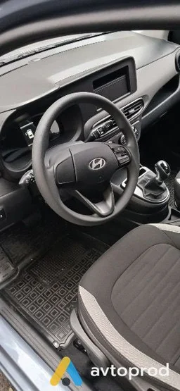 Photo 2 - Hyundai i10 2025