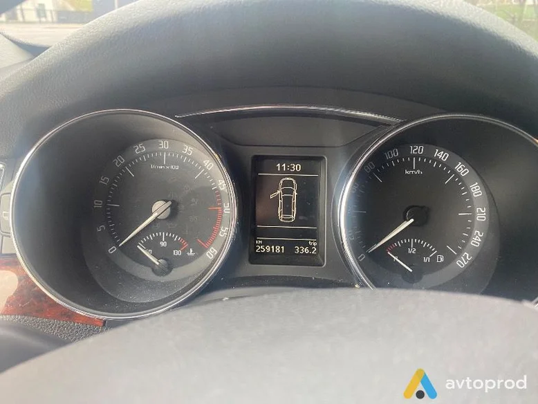 Фото 2 - Skoda Superb 2011