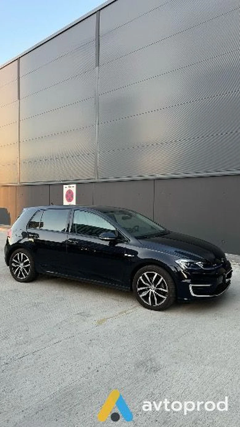 Фото 1 - Volkswagen Golf E 2018