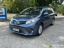 Photo 3 - Toyota Sienna 2017