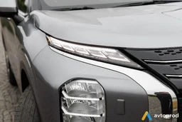 Photo 4 - Mitsubishi Outlander 2021