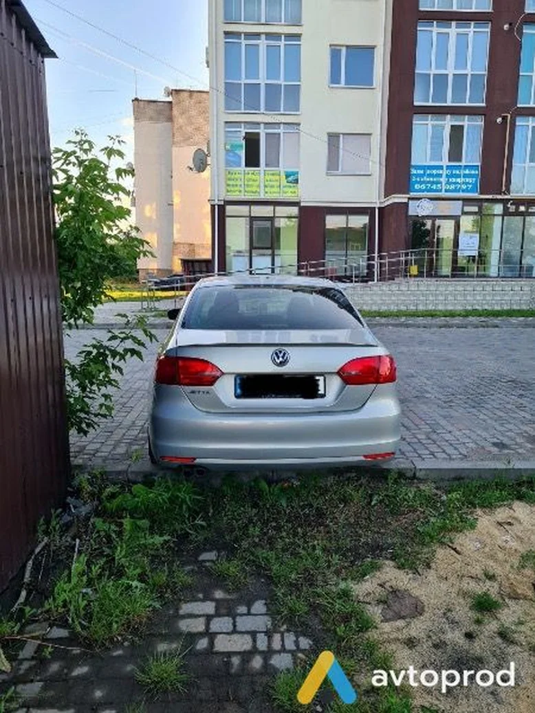 Фото 1 - Volkswagen Jetta 2011