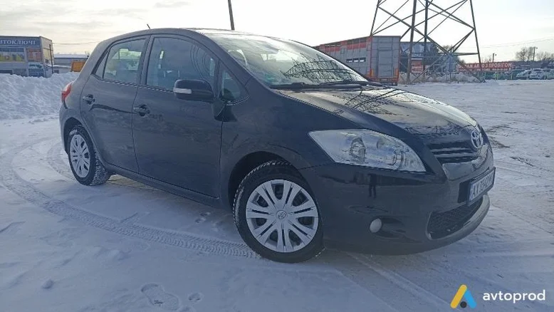 Фото 2 - Toyota Auris 2010