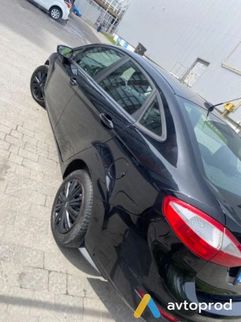 Фото 3 - Ford Festiva 2016