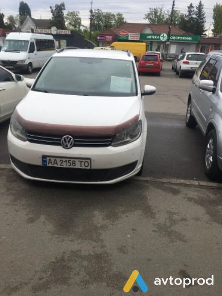 Фото 3 - Volkswagen Touran 2011