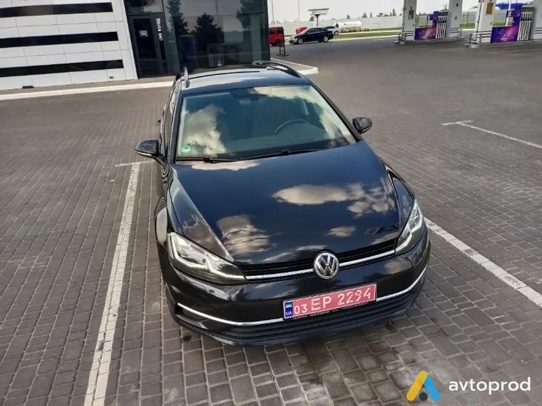 Фото 1 - Volkswagen Golf 2020