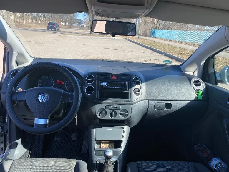 Фото 3 - Volkswagen Golf 2006