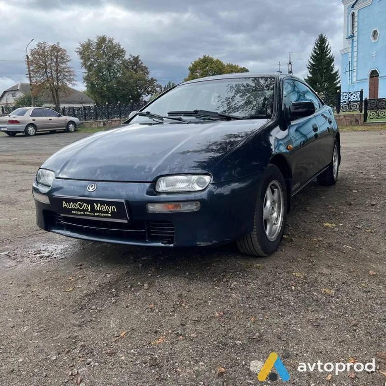 Фото 2 - Mazda 323 1998