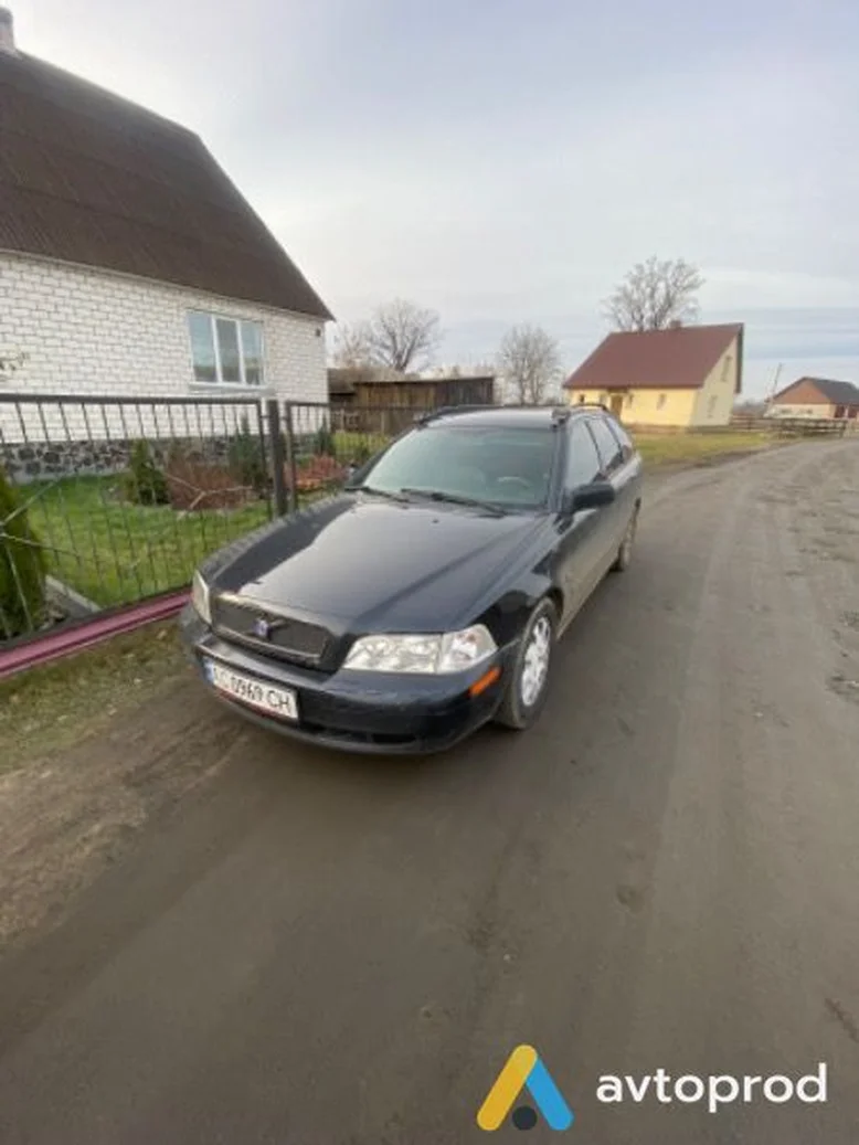 Фото 3 - Volvo V40 2002