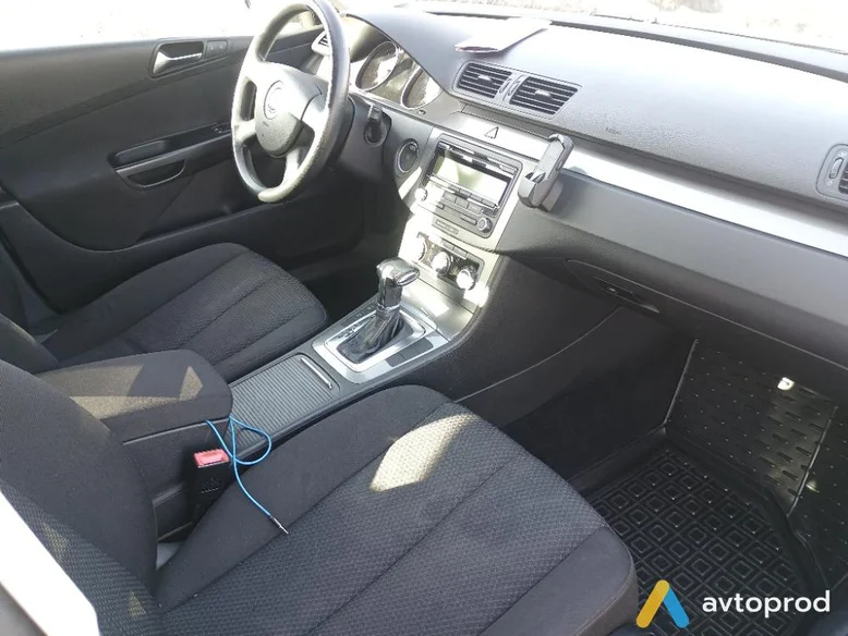 Photo 1 - Volkswagen Passat 2009