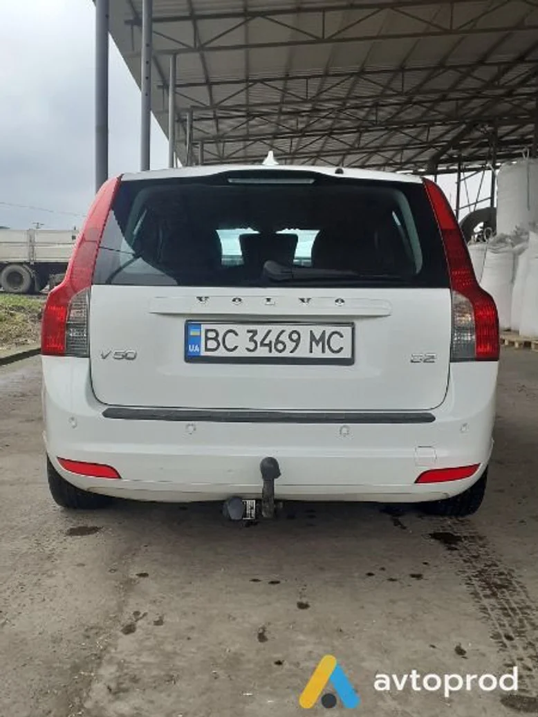 Фото 2 - Volvo V50 2011