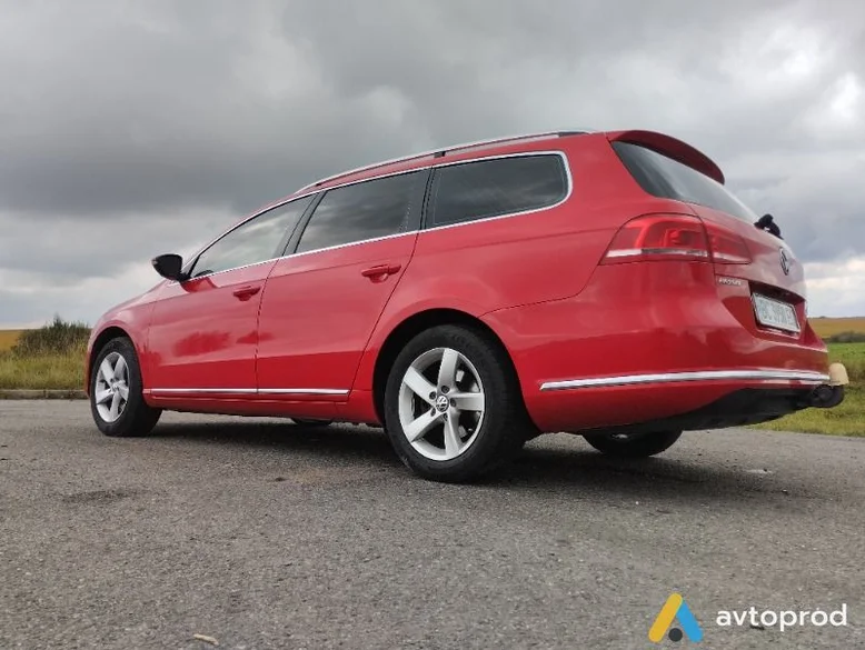 Фото 2 - Volkswagen Passat 2011