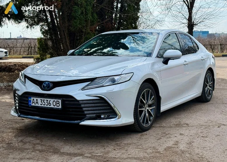 Фото 1 - Toyota Camry 2021