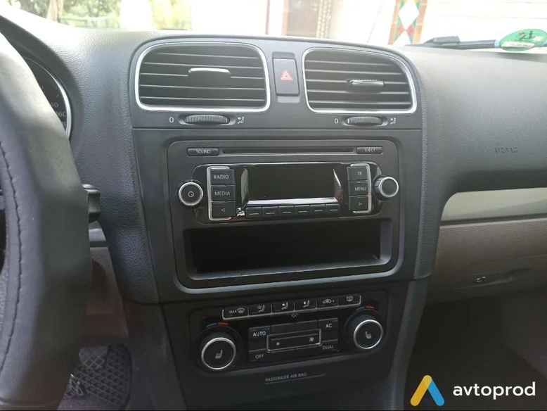 Фото 4 - Volkswagen Golf 2011