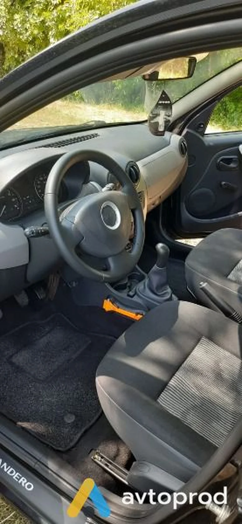 Фото 2 - Dacia Sandero 2010