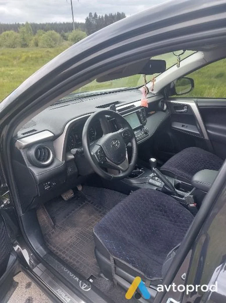 Фото 4 - Toyota RAV 4 2017