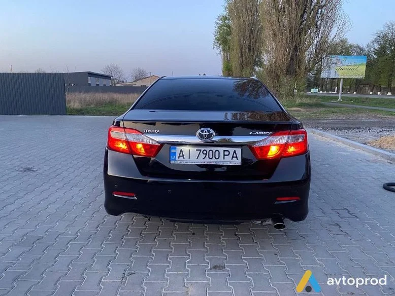Фото 4 - Toyota Camry 2012