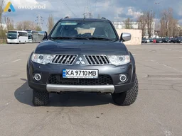 Photo 4 - Mitsubishi Pajero 2011