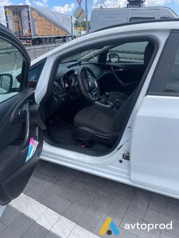 Фото 2 - Opel Astra 2015