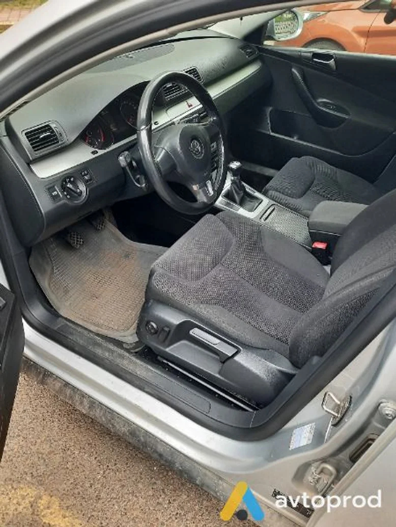 Фото 3 - Volkswagen Passat 2010