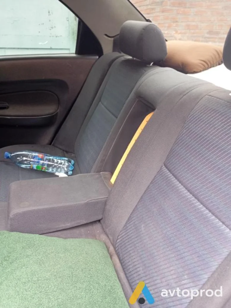 Photo 2 - Mazda 323 1995