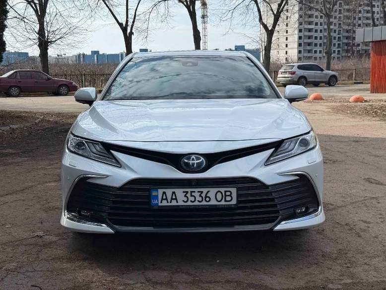 Фото 2 - Toyota Camry 2021