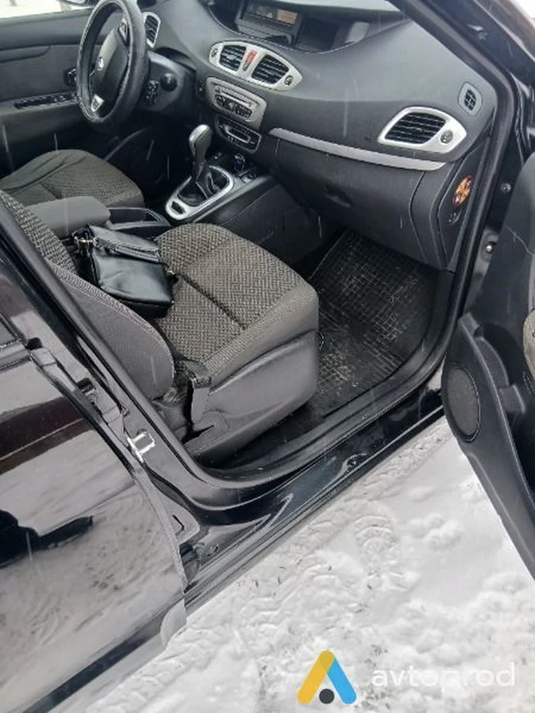 Фото 3 - Renault Scenic 2011