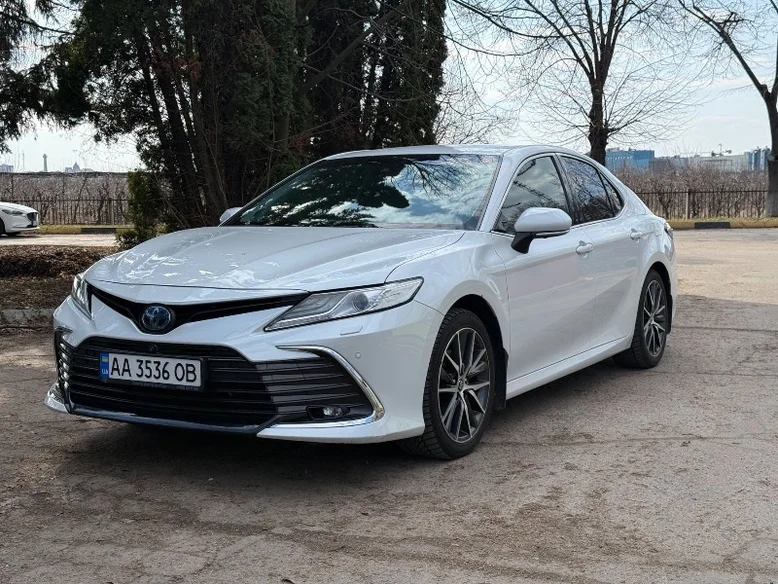 Фото 3 - Toyota Camry 2021