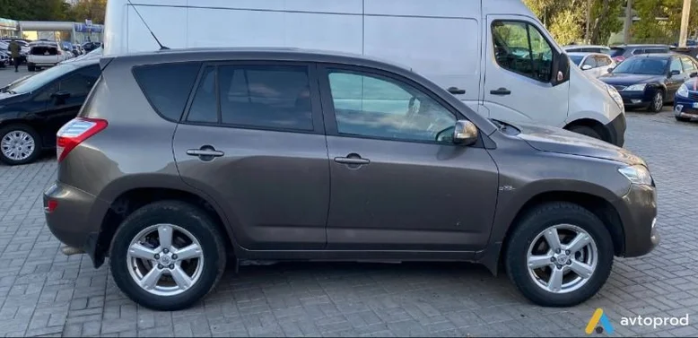 Фото 3 - Toyota RAV 4 2010