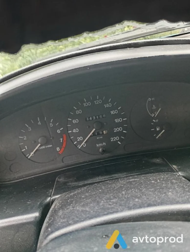Photo 4 - Mazda 323 1995