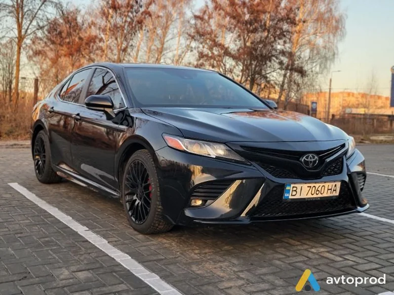 Фото 1 - Toyota Camry 2020