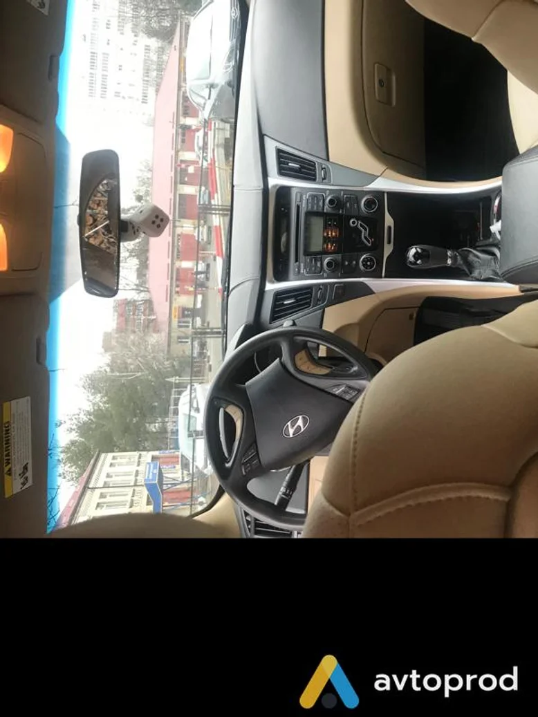 Photo 2 - Hyundai Sonata 2010