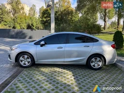Photo 2 - Chevrolet Cruze 2018