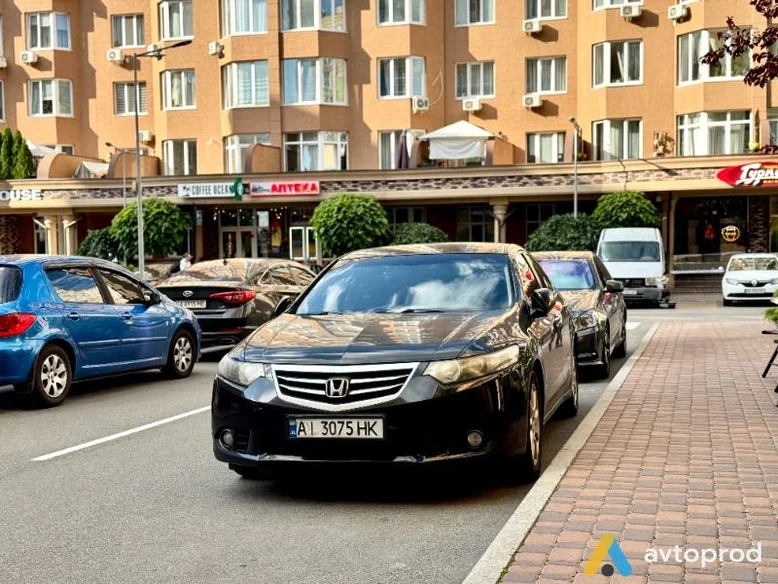 Фото 2 - Honda Accord 2012