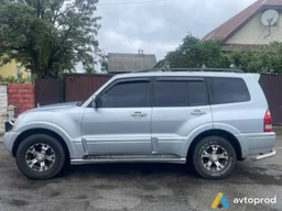 Photo 2 - Mitsubishi Pajero 2004