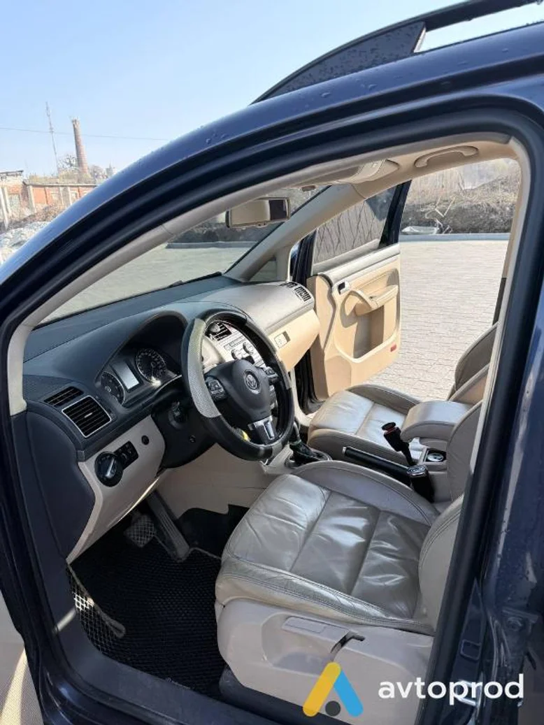 Фото 3 - Volkswagen Touran 2014