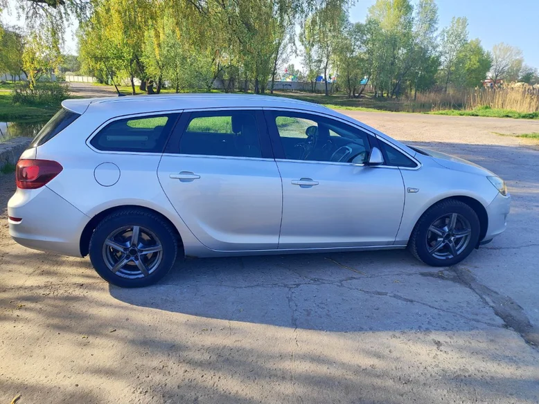 Фото 2 - Opel Astra 2010